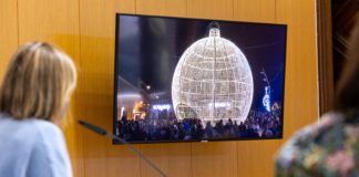 Una bola gigante y otros motivos navideños singulares iluminarán Zaragoza esta Navidad